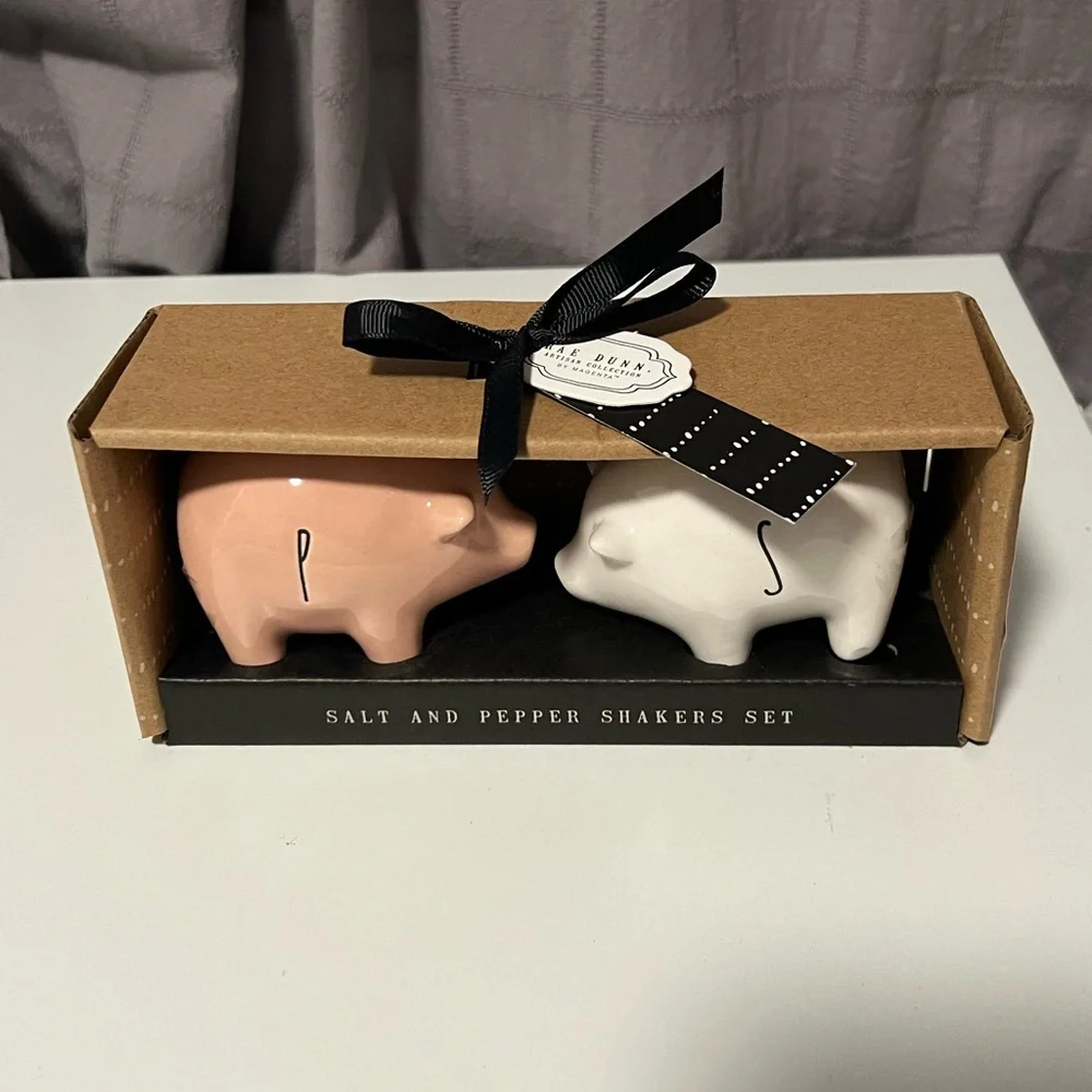 New Rae Dunn salt & pepper shakers - Picture 2 of 7